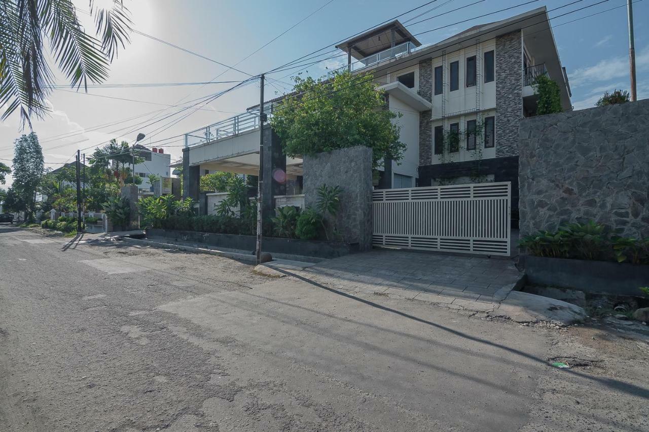 红多兹Plus酒店-近剑桥城市广场2号 棉兰 外观 照片